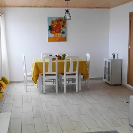 Sunflower - Madalena - Pico Tatil Evi Sao Caetano (Pico)